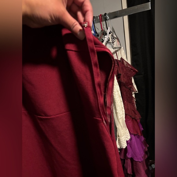 Pretty deep red mini dress - Picture 2 of 4